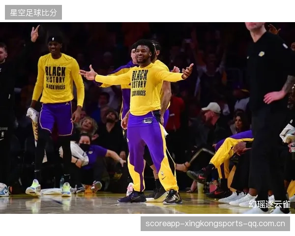 NBA湖人连续强攻内线得势,节奏完全由洛杉矶掌控
