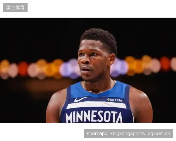 NBA爱德华兹轻盈拉杆突破赢得掌声